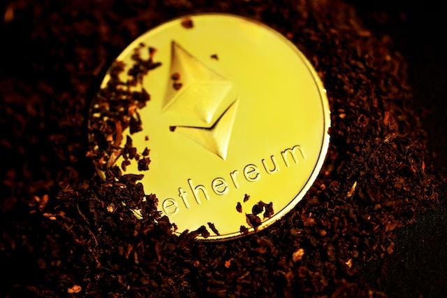 2025年比特币为何表现不及黄金 背后的原因是什么